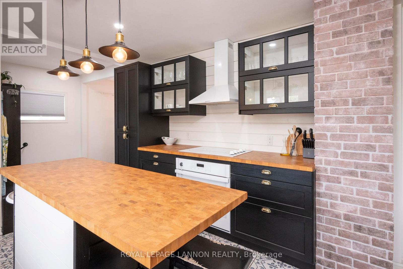 262 THERESA STREET - Image 13