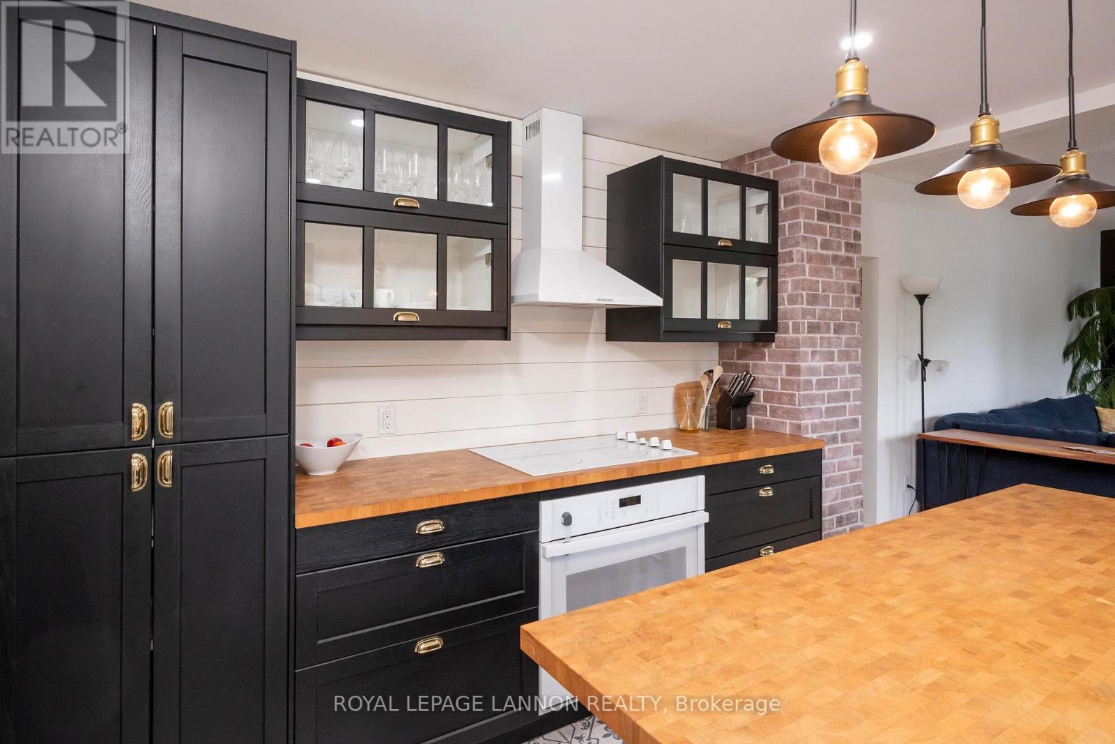 262 THERESA STREET - Image 6