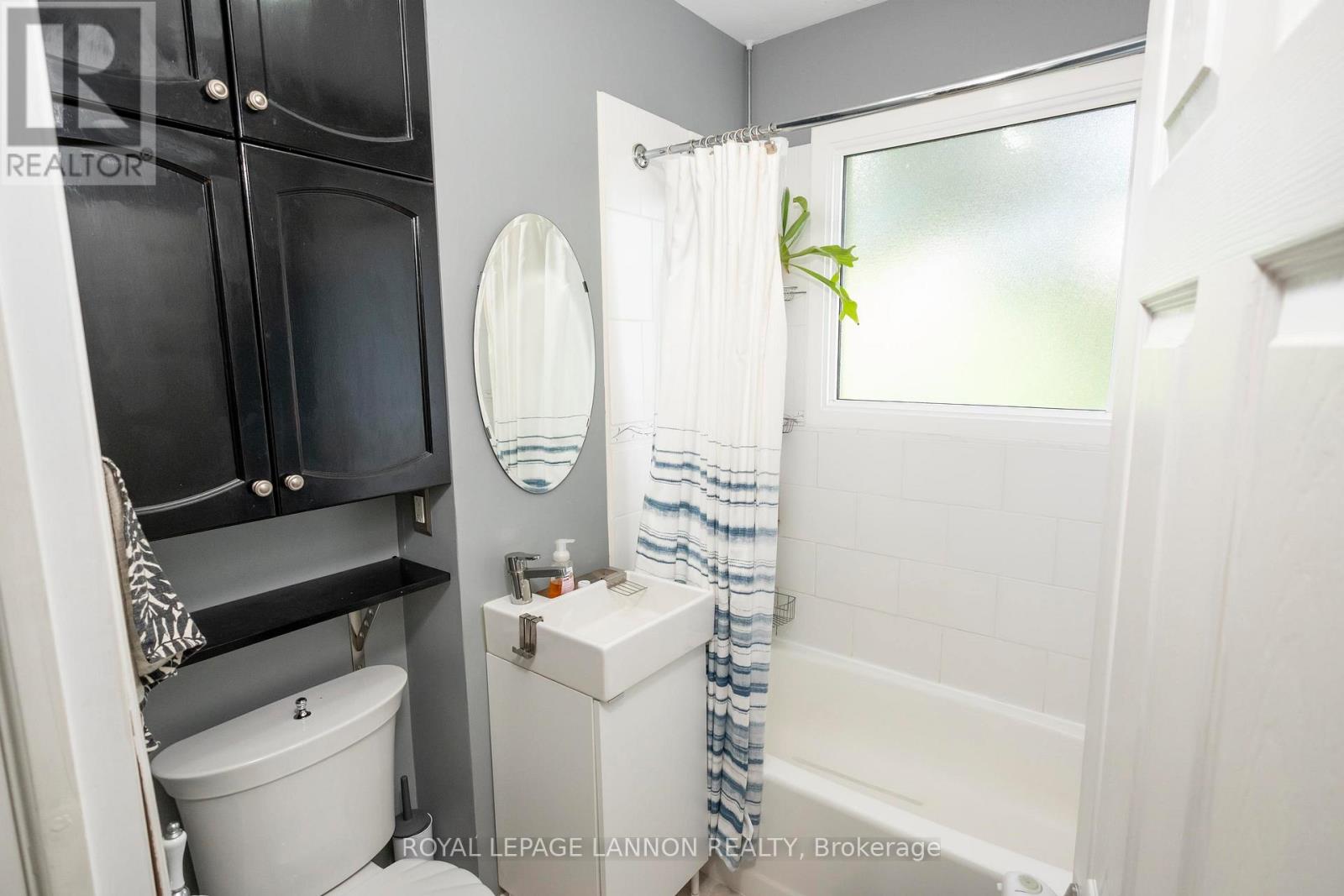 262 THERESA STREET - Image 33