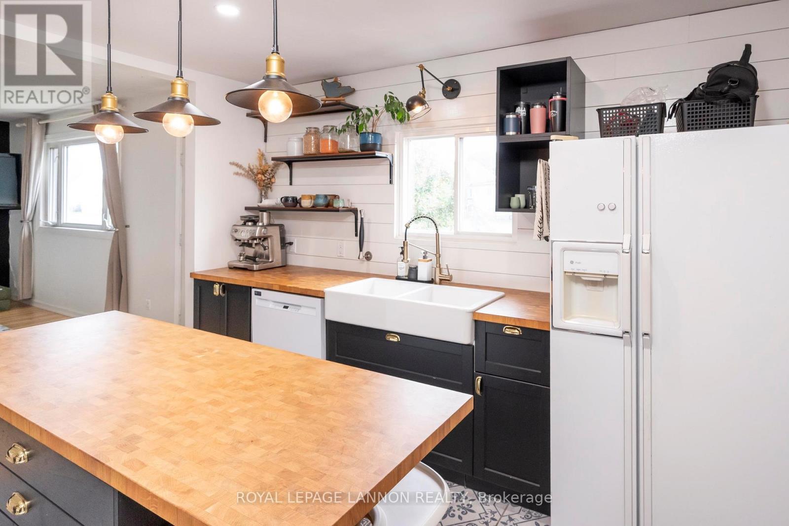 262 THERESA STREET - 11