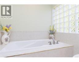 902 Lakes Blvd, Parksville, BC V9P2P8 Photo 30