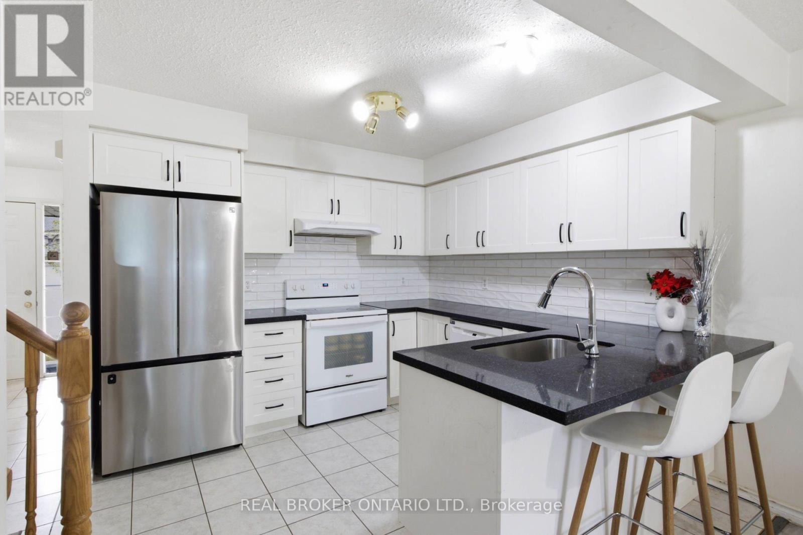 #5 31 SCHRODER CRESCENT - 12