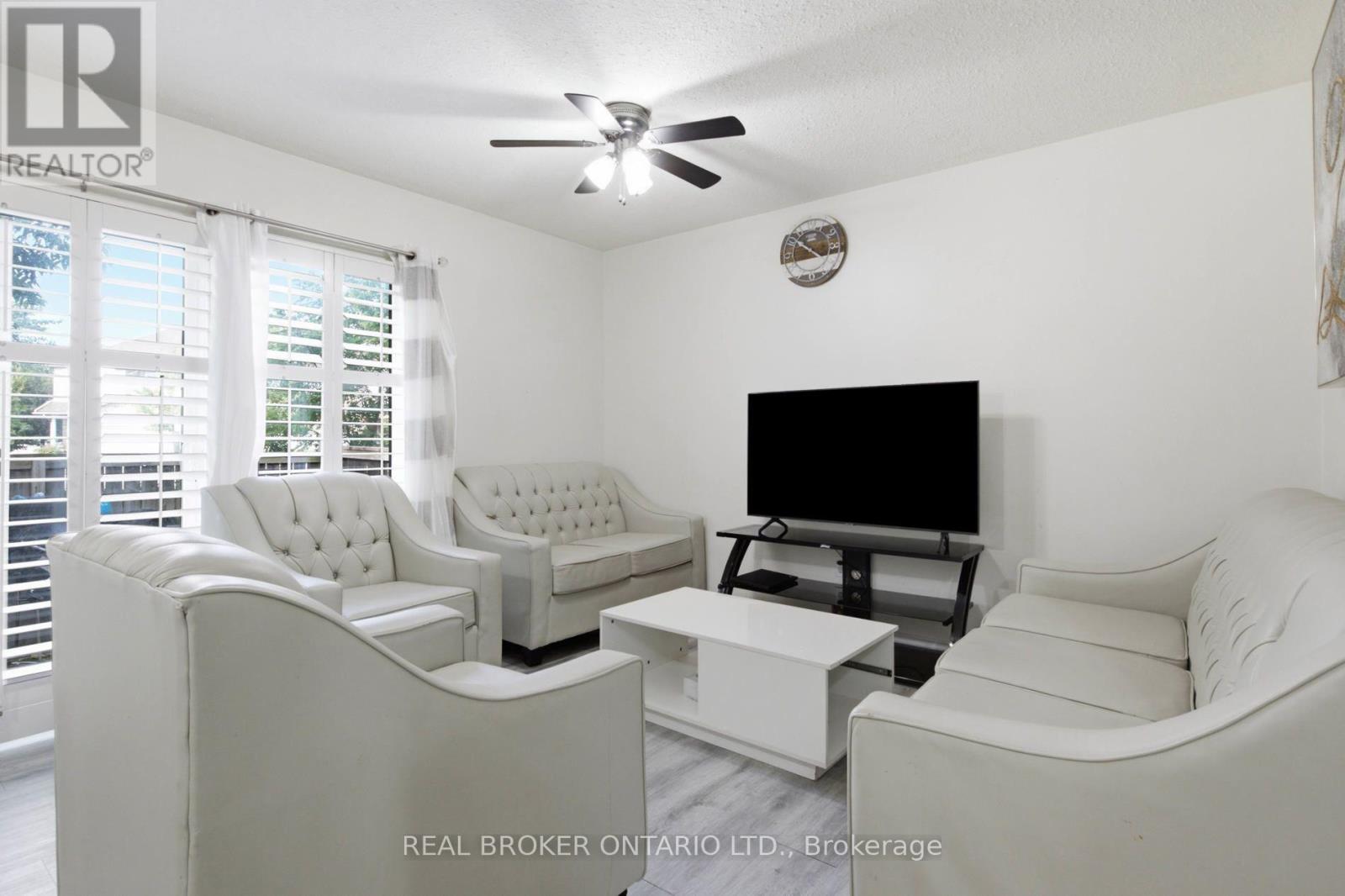 #5 31 SCHRODER CRESCENT - 16