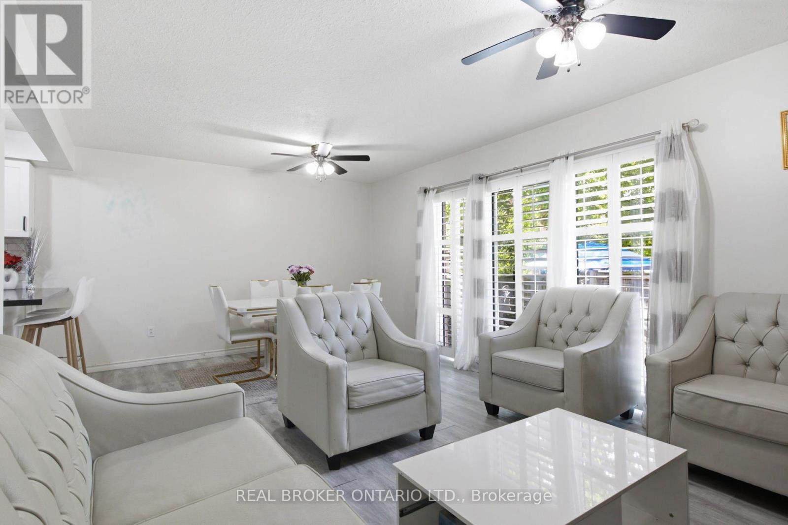#5 31 SCHRODER CRESCENT - 18