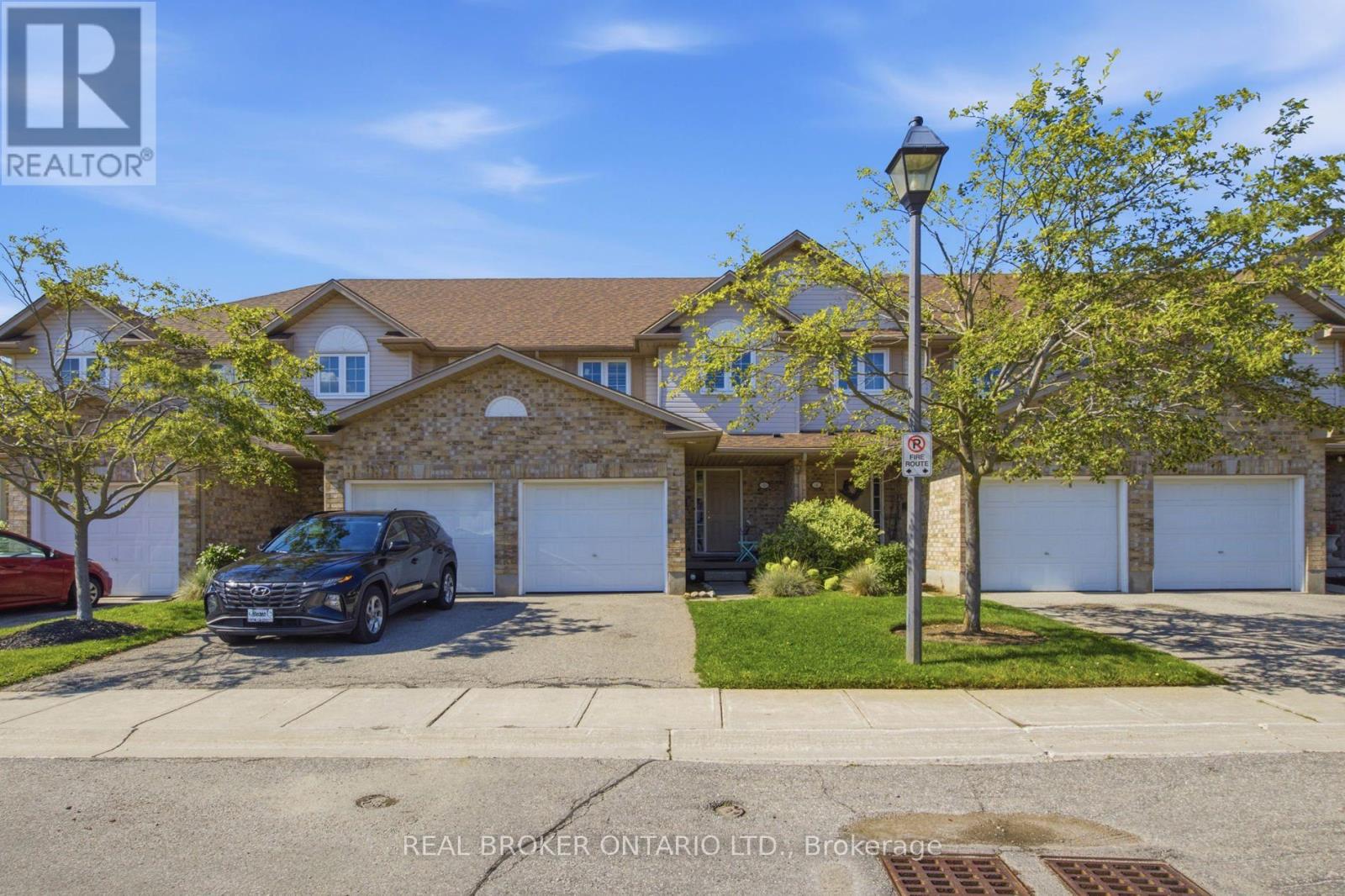 #5 31 SCHRODER CRESCENT - 2