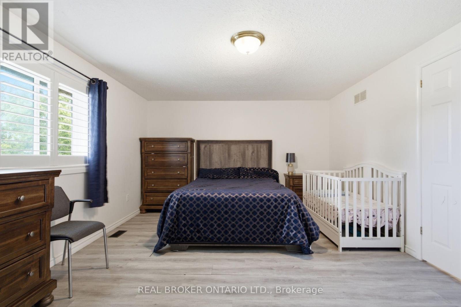#5 31 SCHRODER CRESCENT - 21
