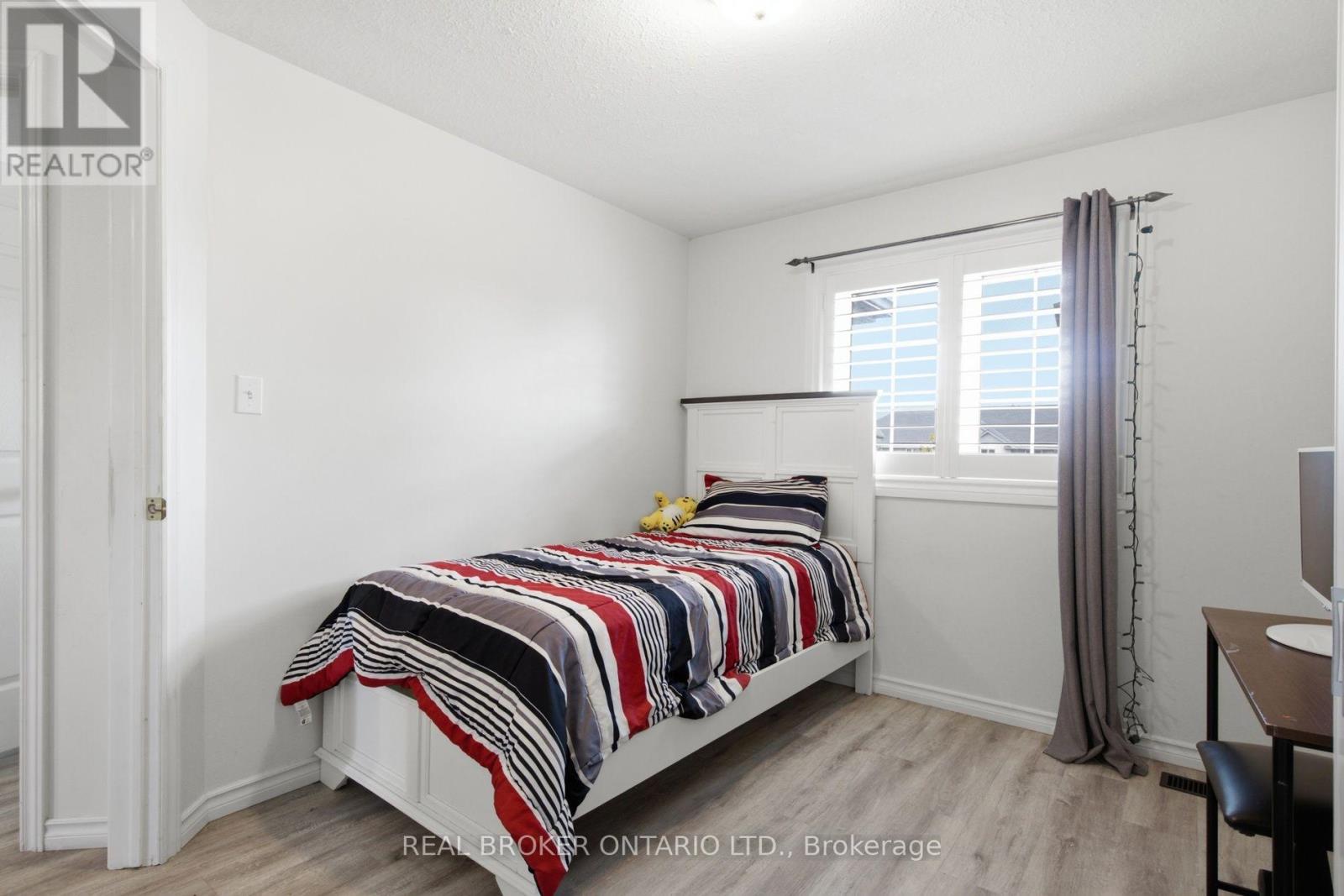 #5 31 SCHRODER CRESCENT - 23