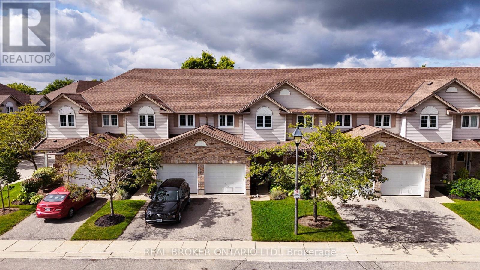 #5 31 SCHRODER CRESCENT - 44