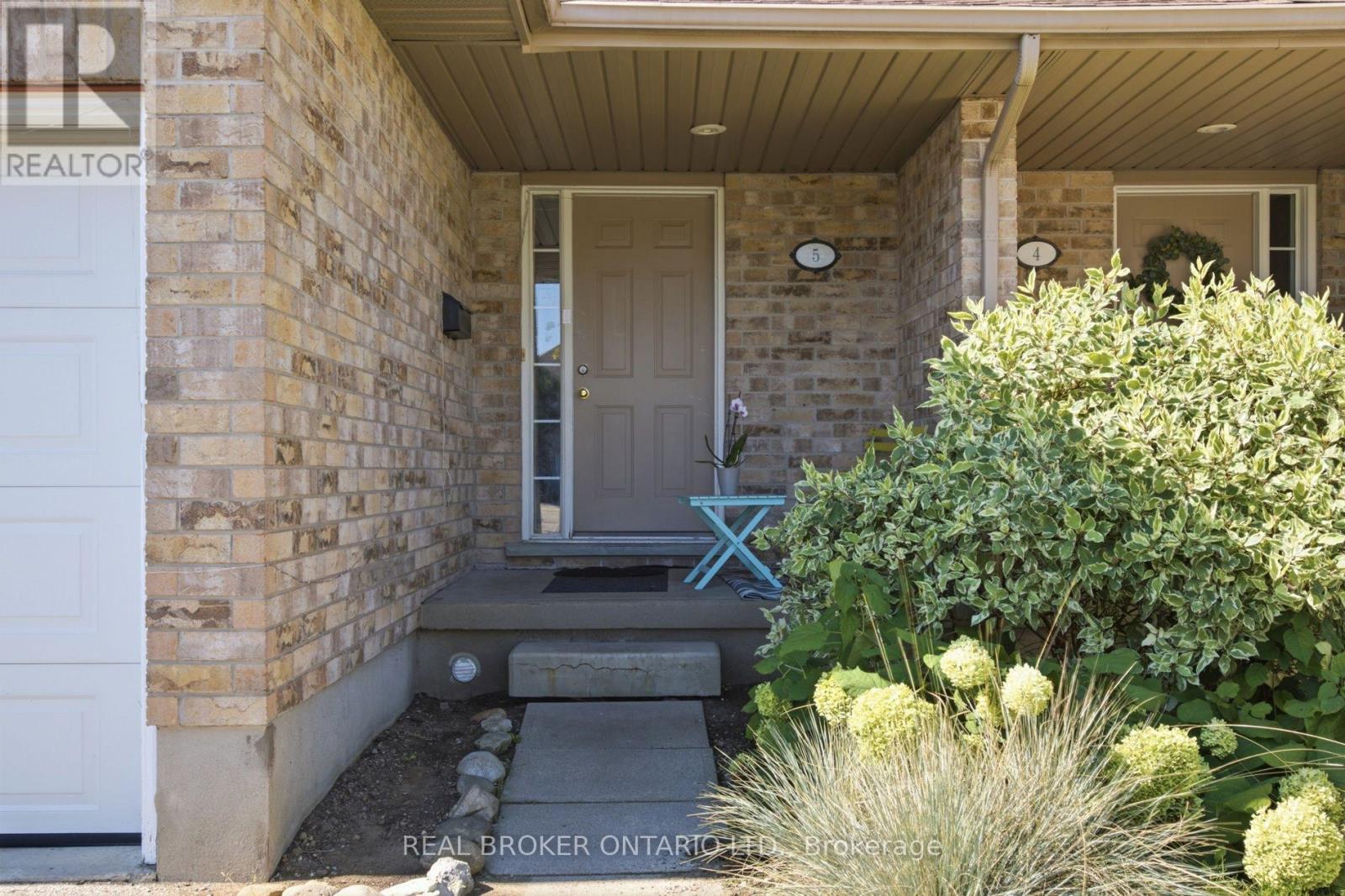 #5 31 SCHRODER CRESCENT - Image 6