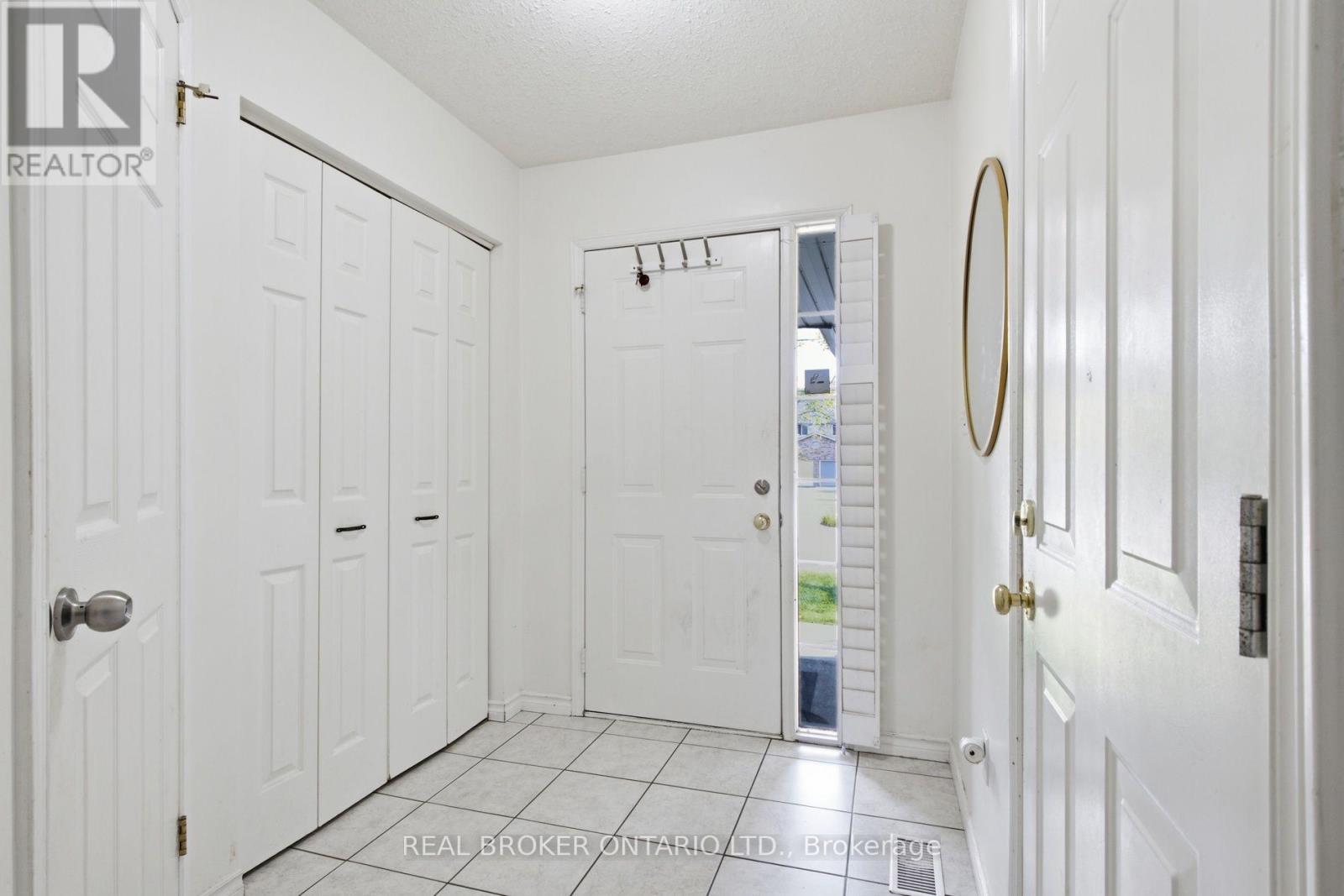 #5 31 SCHRODER CRESCENT - Image 8