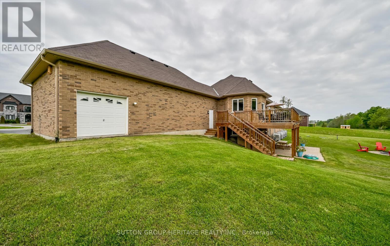 61 SONGBIRD CRESCENT - 32