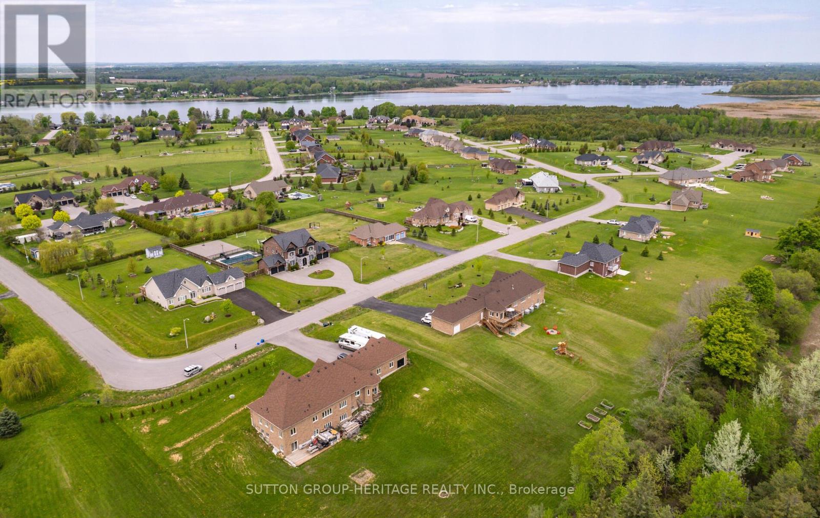 61 SONGBIRD CRESCENT - 34
