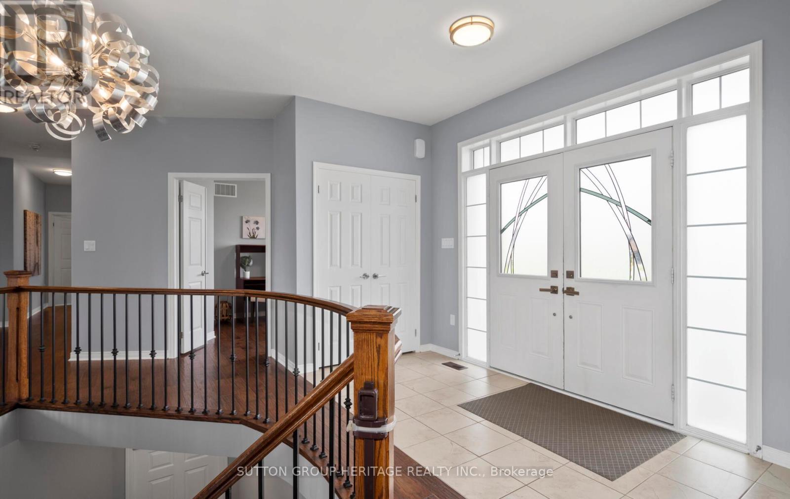 61 SONGBIRD CRESCENT - 4