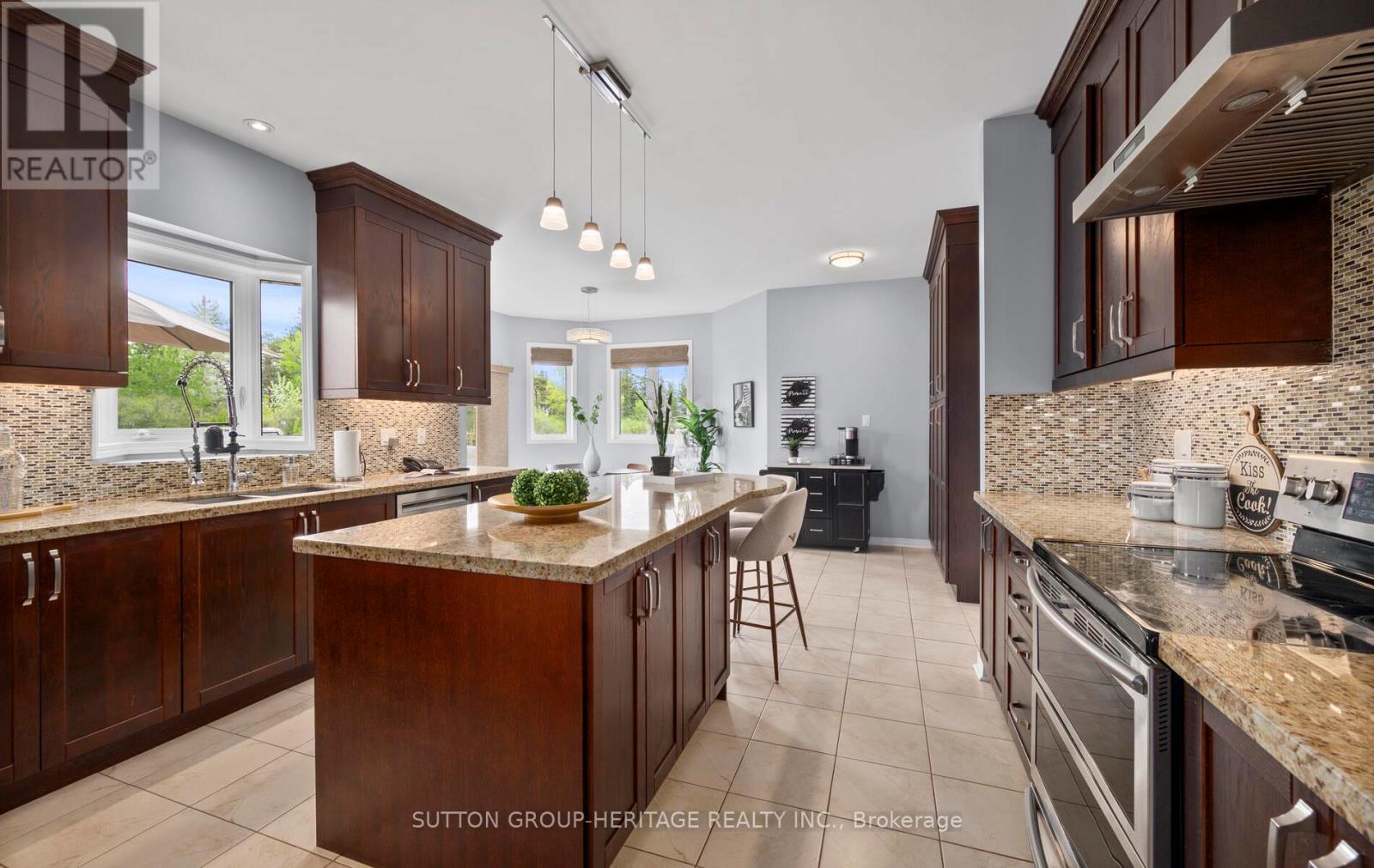 61 SONGBIRD CRESCENT - 8