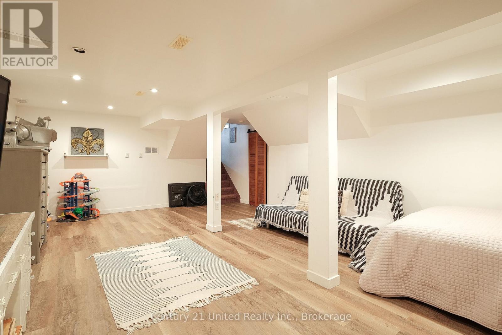 2229 LORRAINE DRIVE - 26