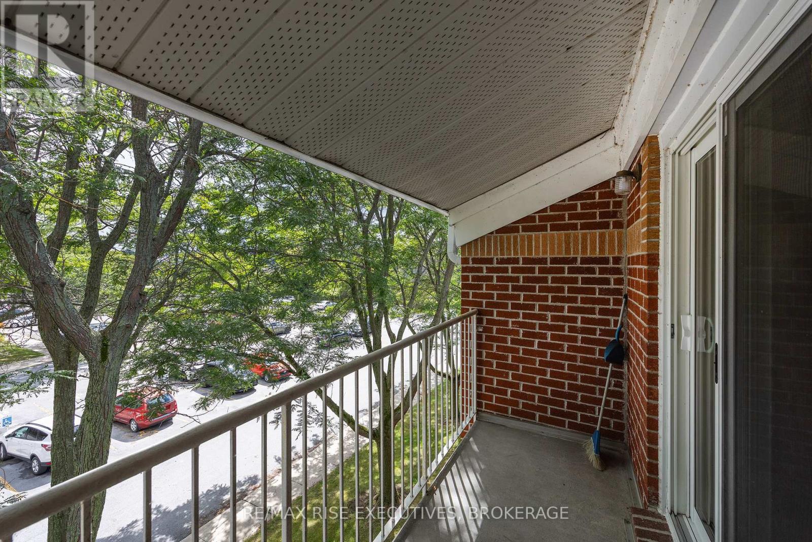 #305 561 ARMSTRONG ROAD - 33