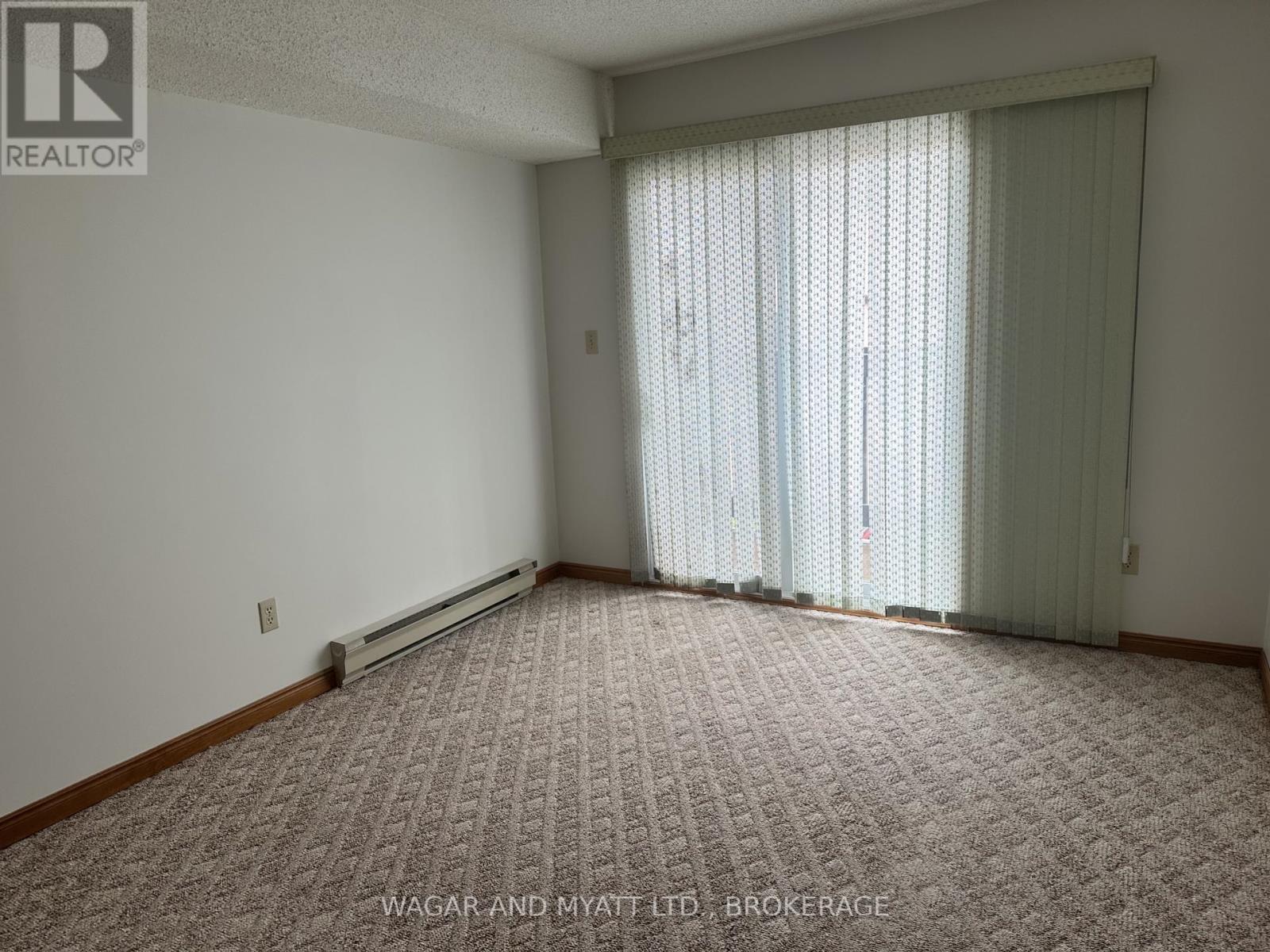 #305 9 CENTRE STREET S - 10