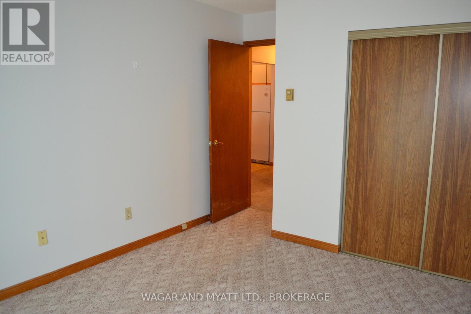 #305 9 CENTRE STREET S - 11