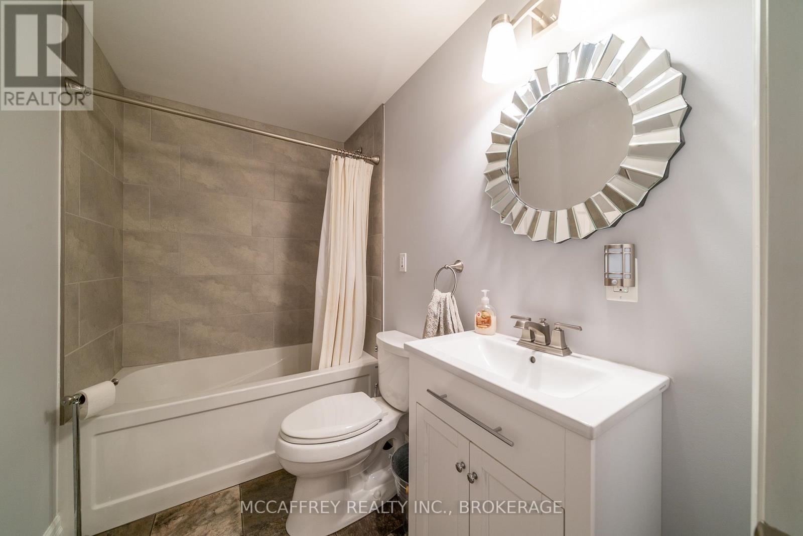 2572 BLESSINGTON ROAD - 38