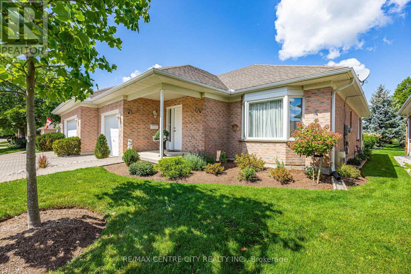 33 Ilderbrook Circle, Middlesex Centre (Ilderton), Ontario, N0M2A0, Middlesex Centre (Ilderton), Ontario — photo 2 of 5