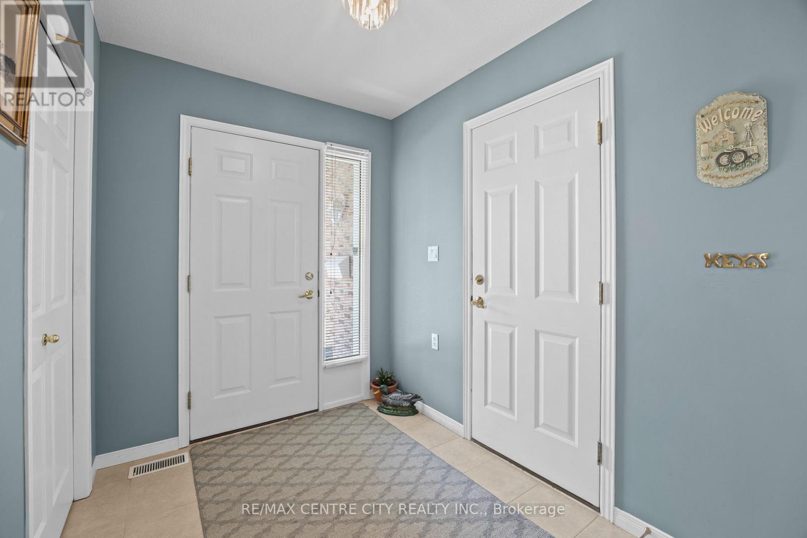 33 Ilderbrook Circle, Middlesex Centre (Ilderton), Ontario, N0M2A0, Middlesex Centre (Ilderton), Ontario — photo 3 of 5
