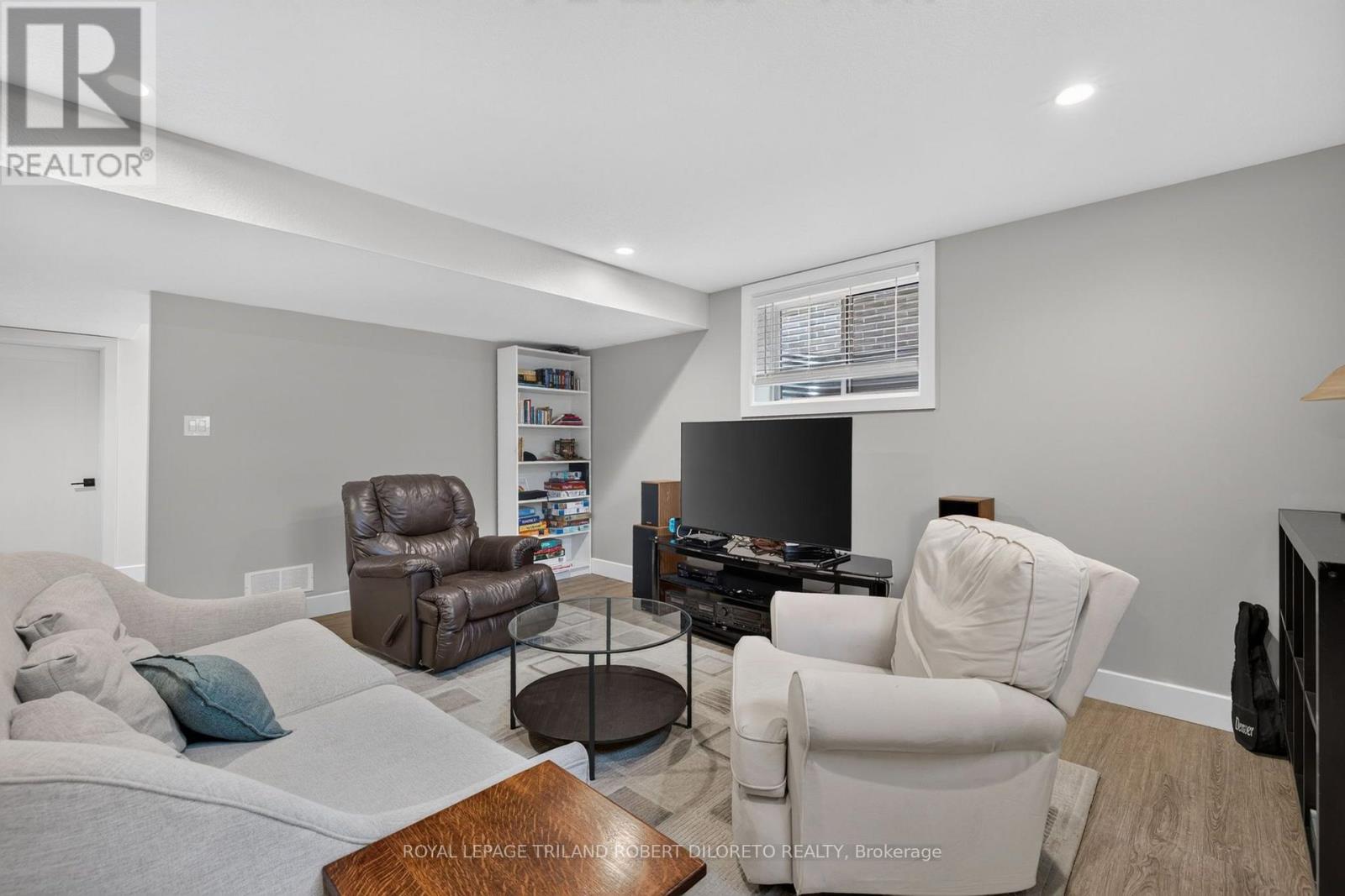 734 RADISSON LANE - Image 27