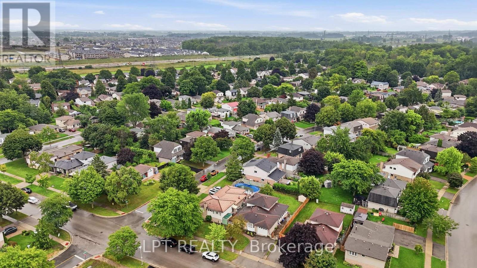 208 DEVERON CRESCENT - 43