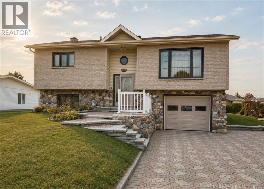 38 Ouellette Street - 1