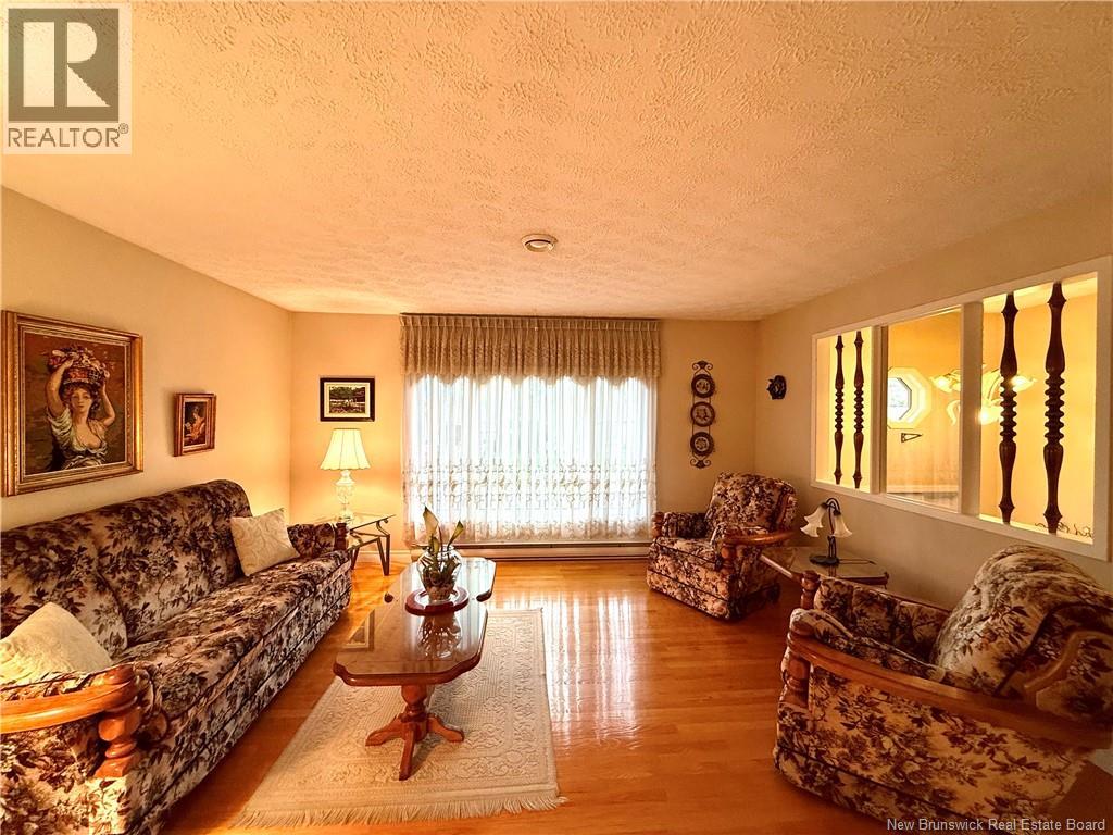 38 Ouellette Street - Image 11