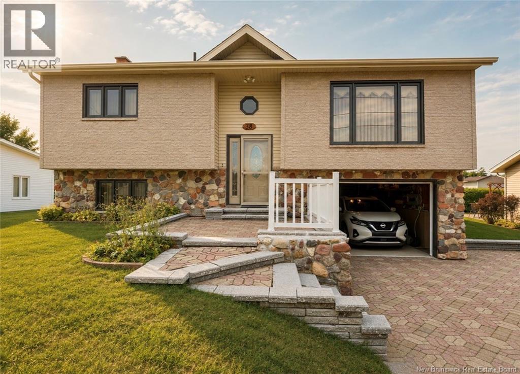 38 Ouellette Street - Image 3