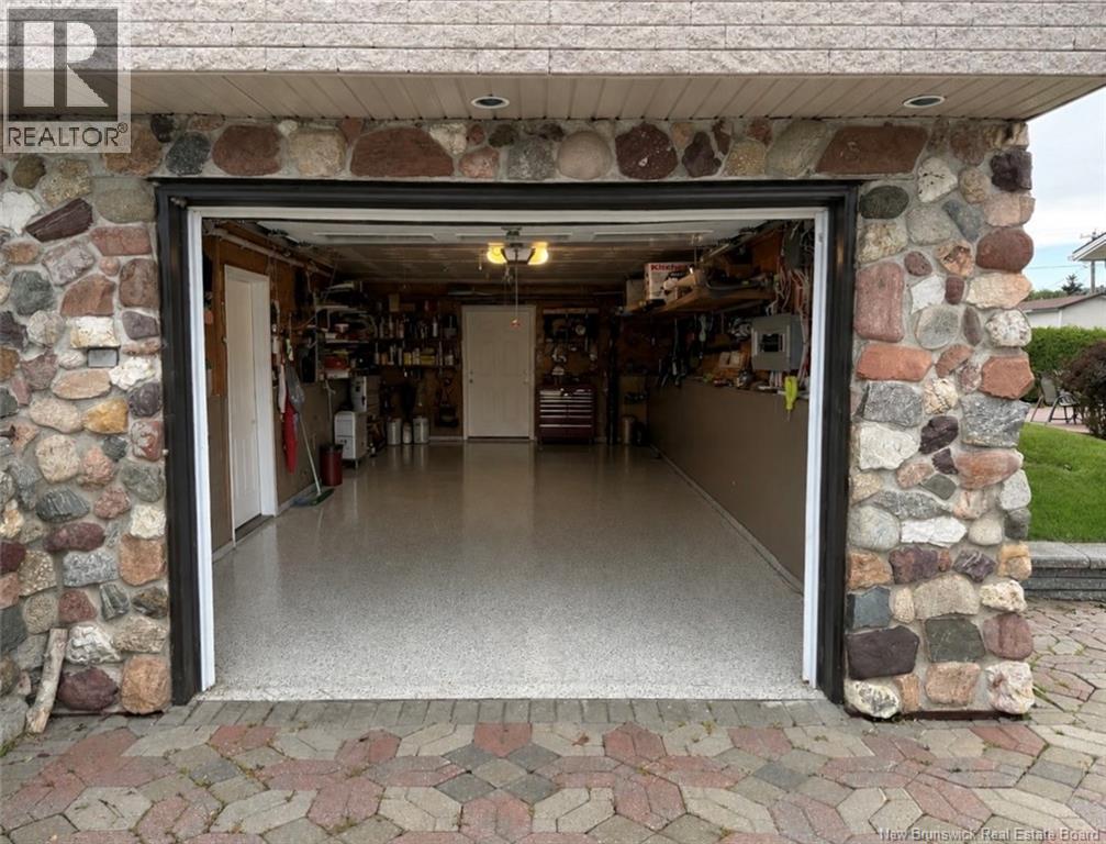38 Ouellette Street - 32