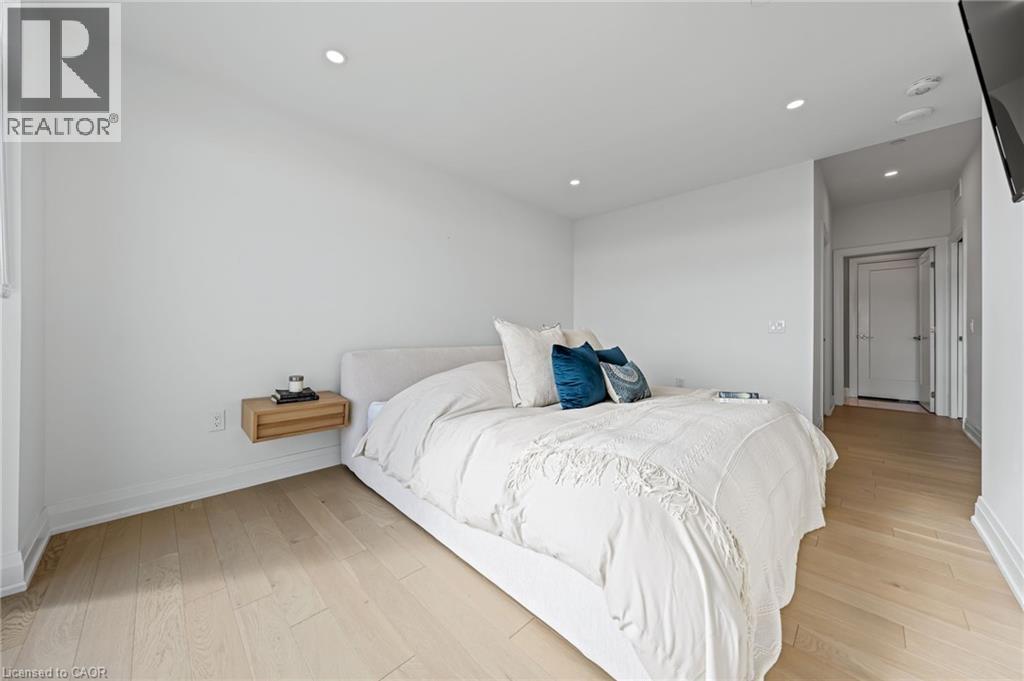 #601 71 WYNDHAM Street S - 26
