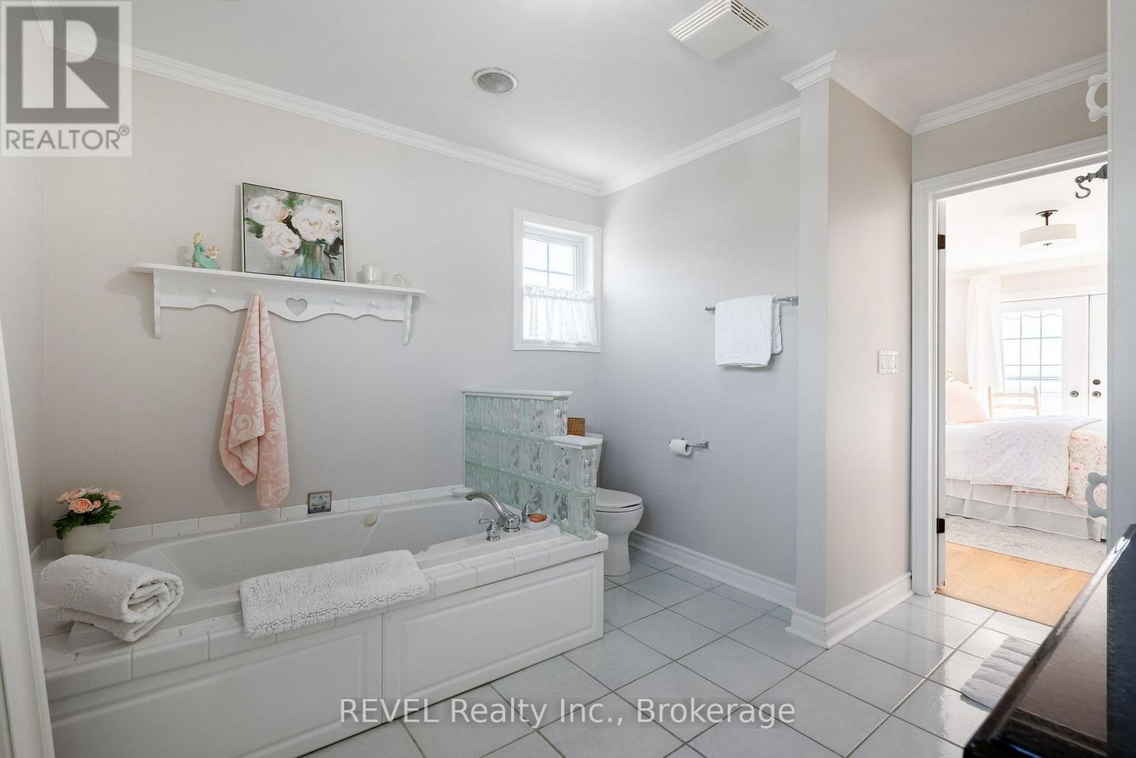 177 Lakeshore Road West — photo 31