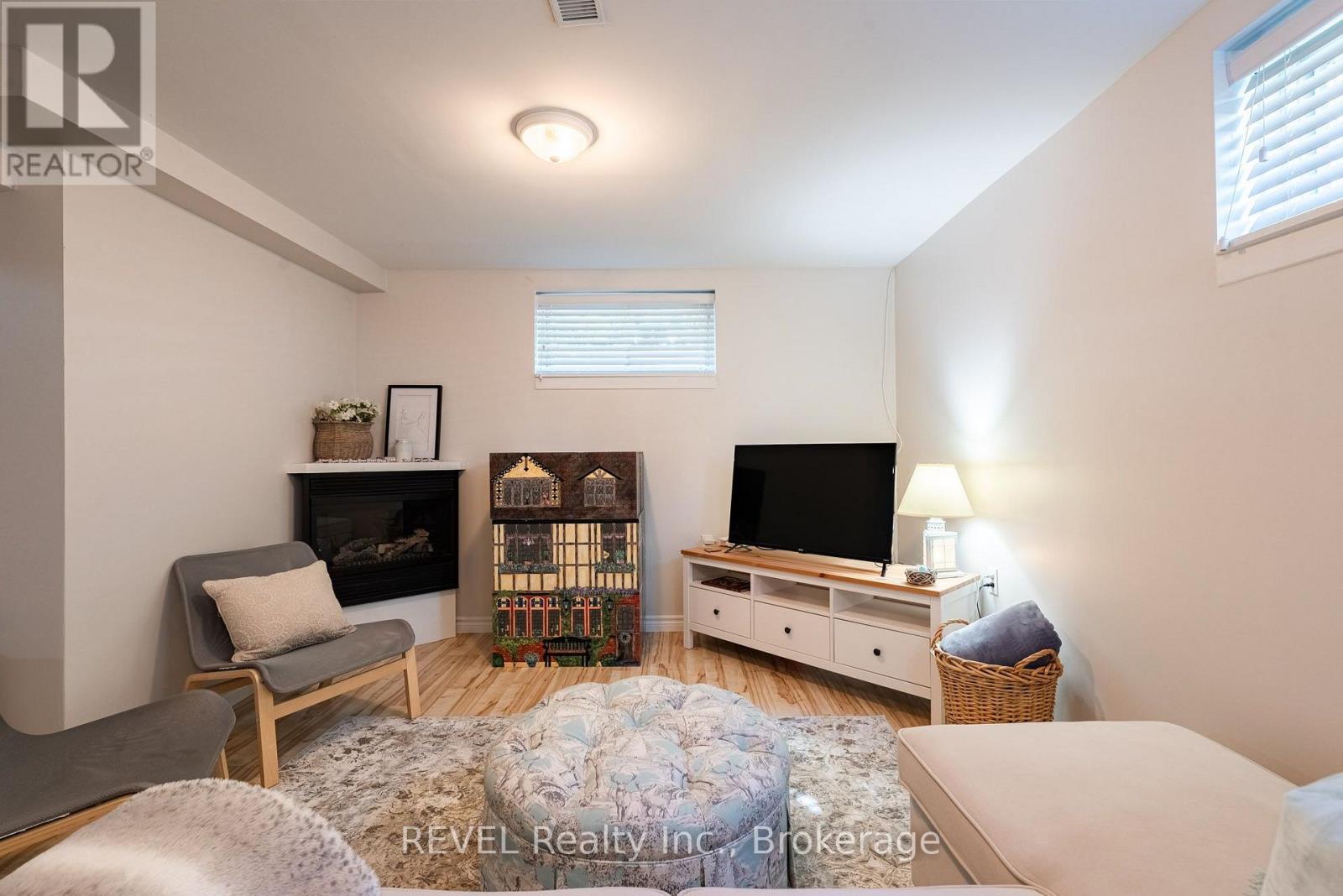 177 LAKESHORE ROAD W - 35