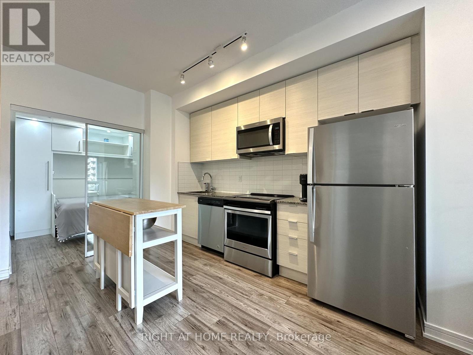 #321 621 SHEPPARD AVENUE E - 5