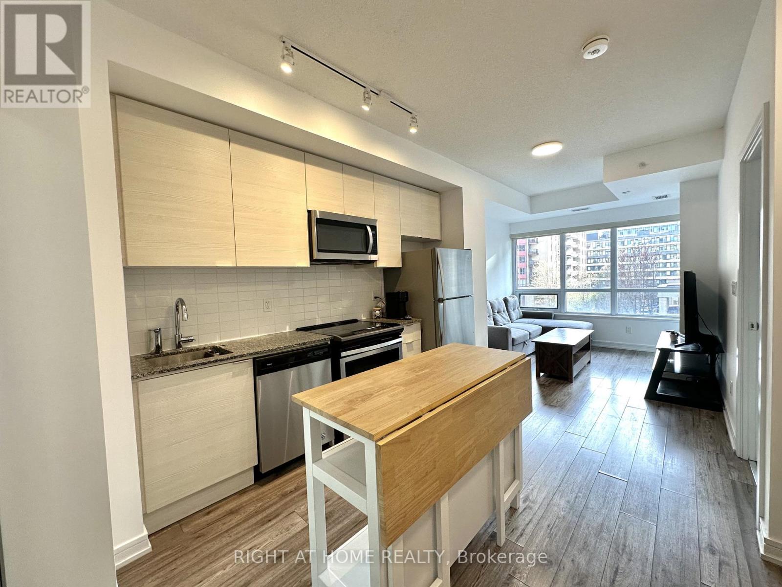 #321 621 SHEPPARD AVENUE E - 6