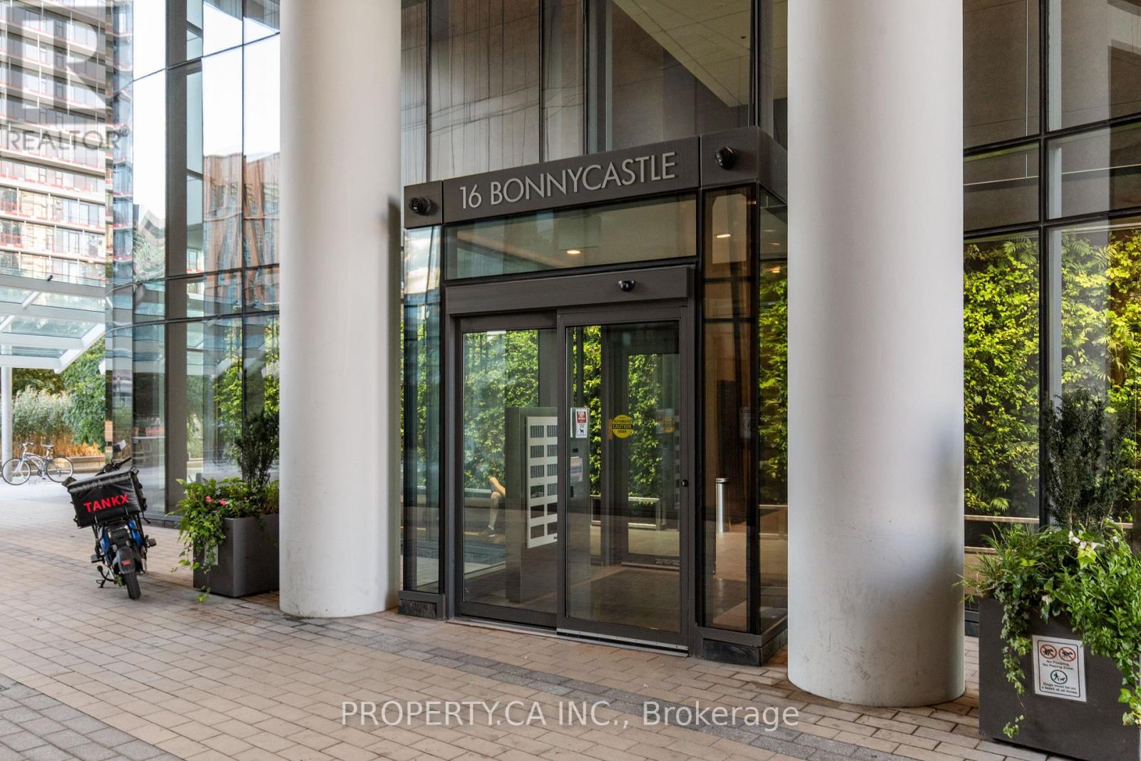 #710 12 BONNYCASTLE STREET - 25