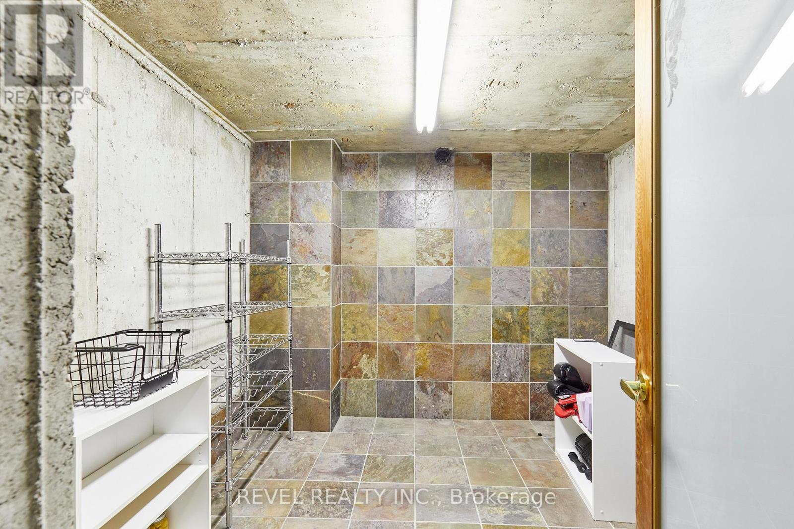 475 POPLAR AVENUE - 33