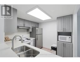 913 - 8 Lee Centre Drive, Toronto, ON M1H3H8 Photo 8