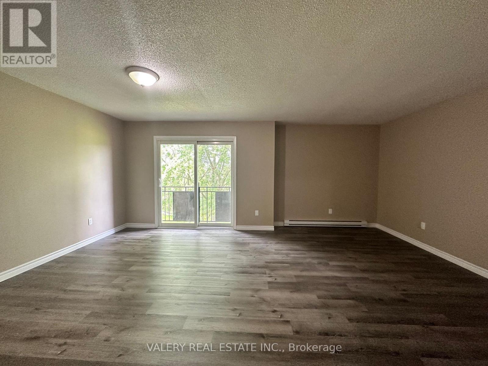 #7 1 Lowndes Avenue, Georgina (Keswick South), Ontario, L4P3J7, Georgina (Keswick South), Ontario — photo 3 of 5
