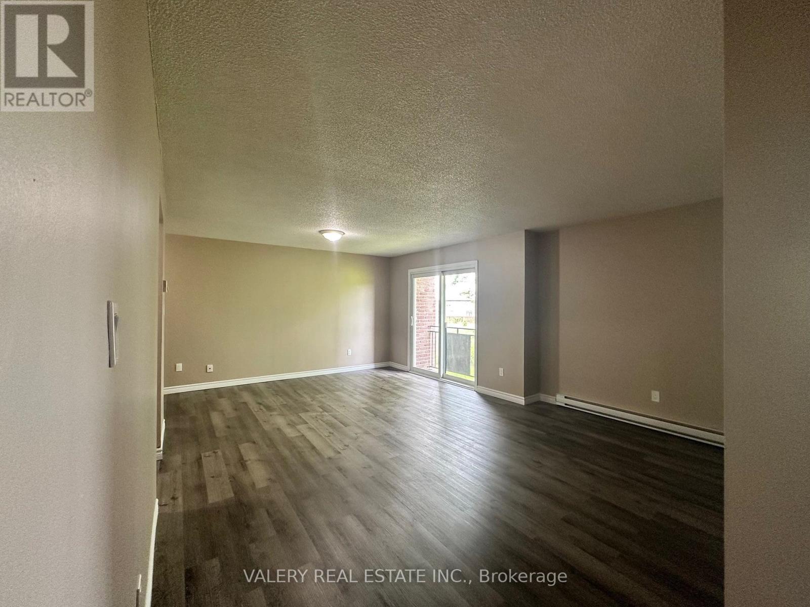 #7 1 Lowndes Avenue, Georgina (Keswick South), Ontario, L4P3J7, Georgina (Keswick South), Ontario — photo 5 of 5