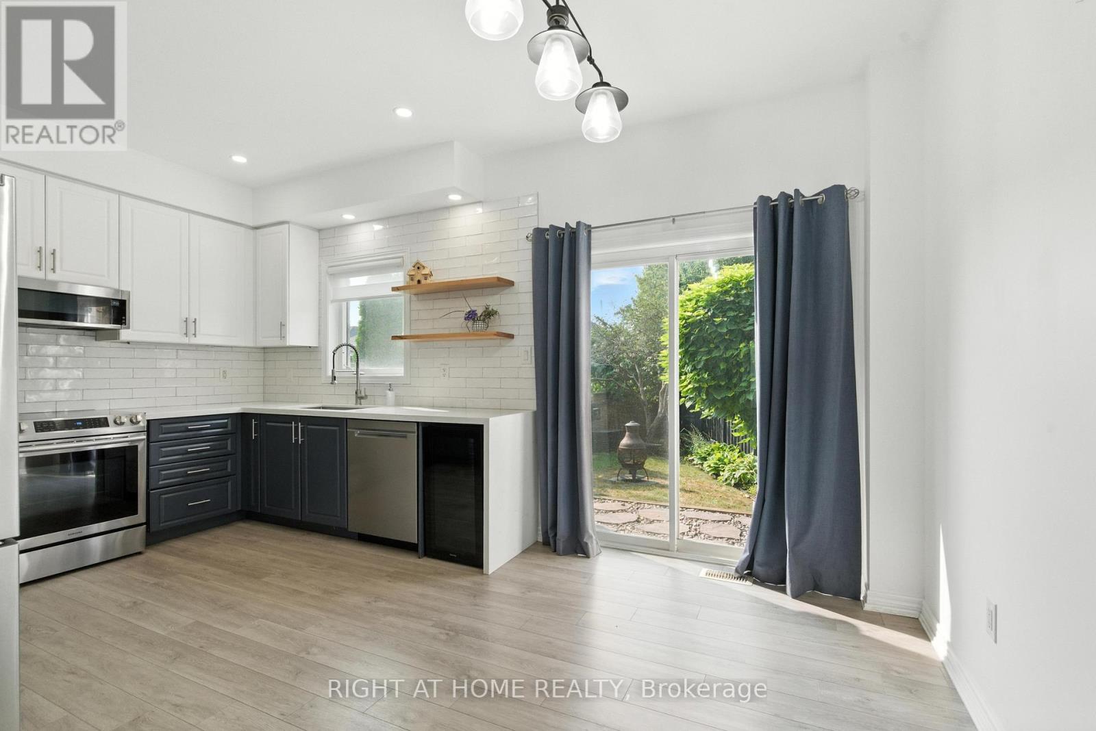 215 CANADA DRIVE - 11
