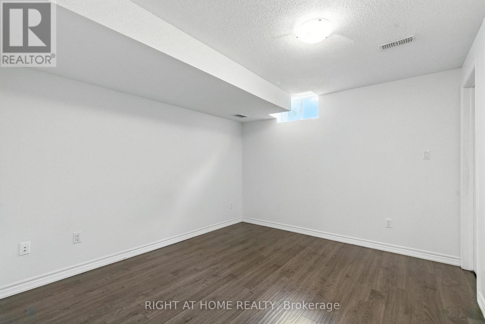 215 CANADA DRIVE - Image 29