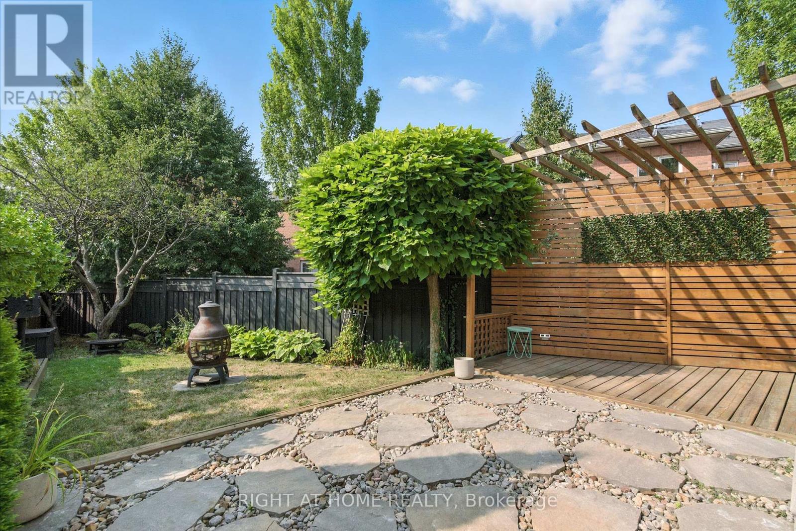 215 CANADA DRIVE - Image 31