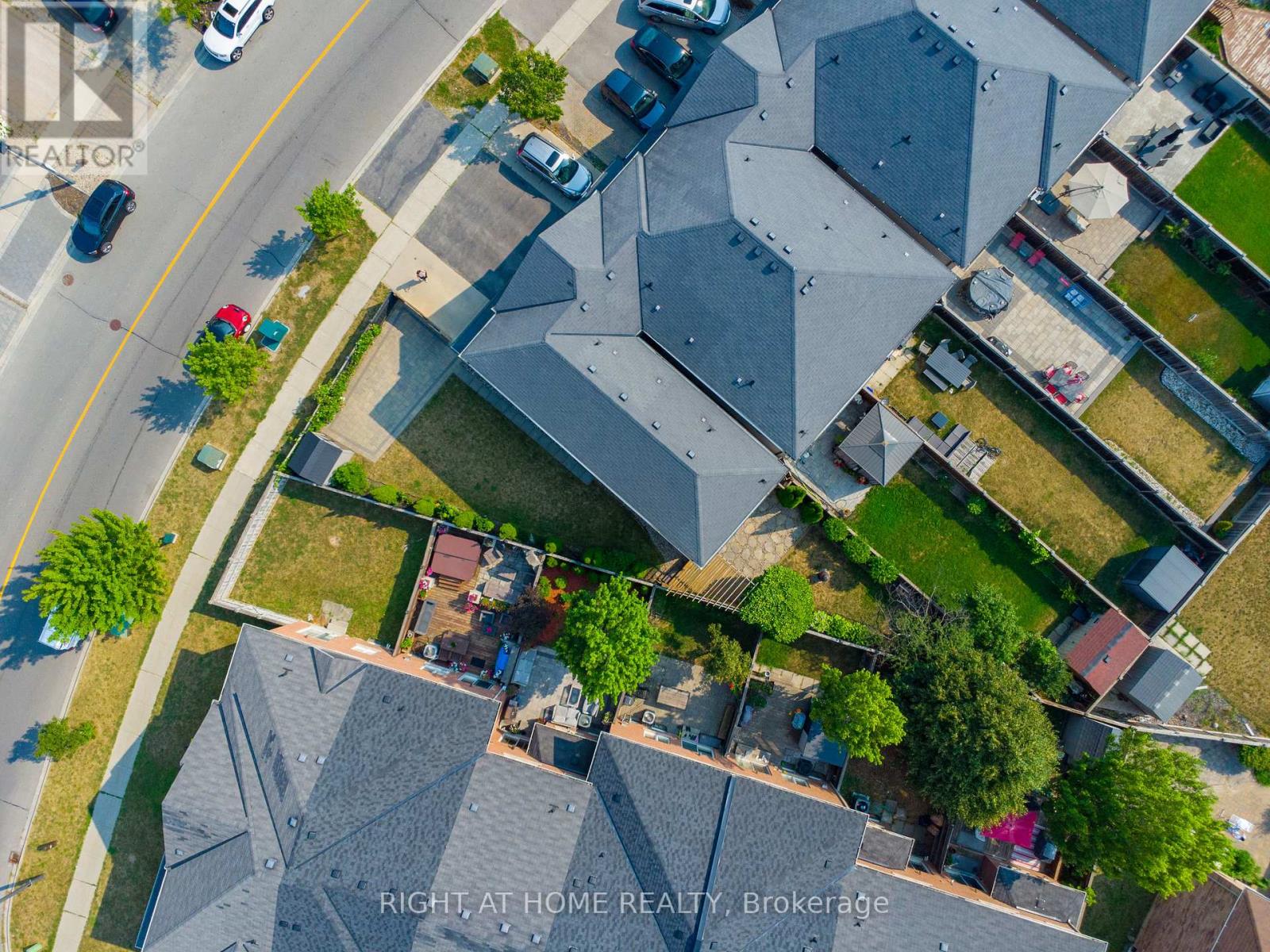 215 CANADA DRIVE - 37
