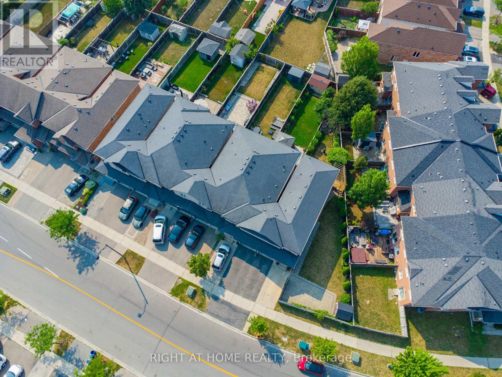 215 CANADA DRIVE - 41