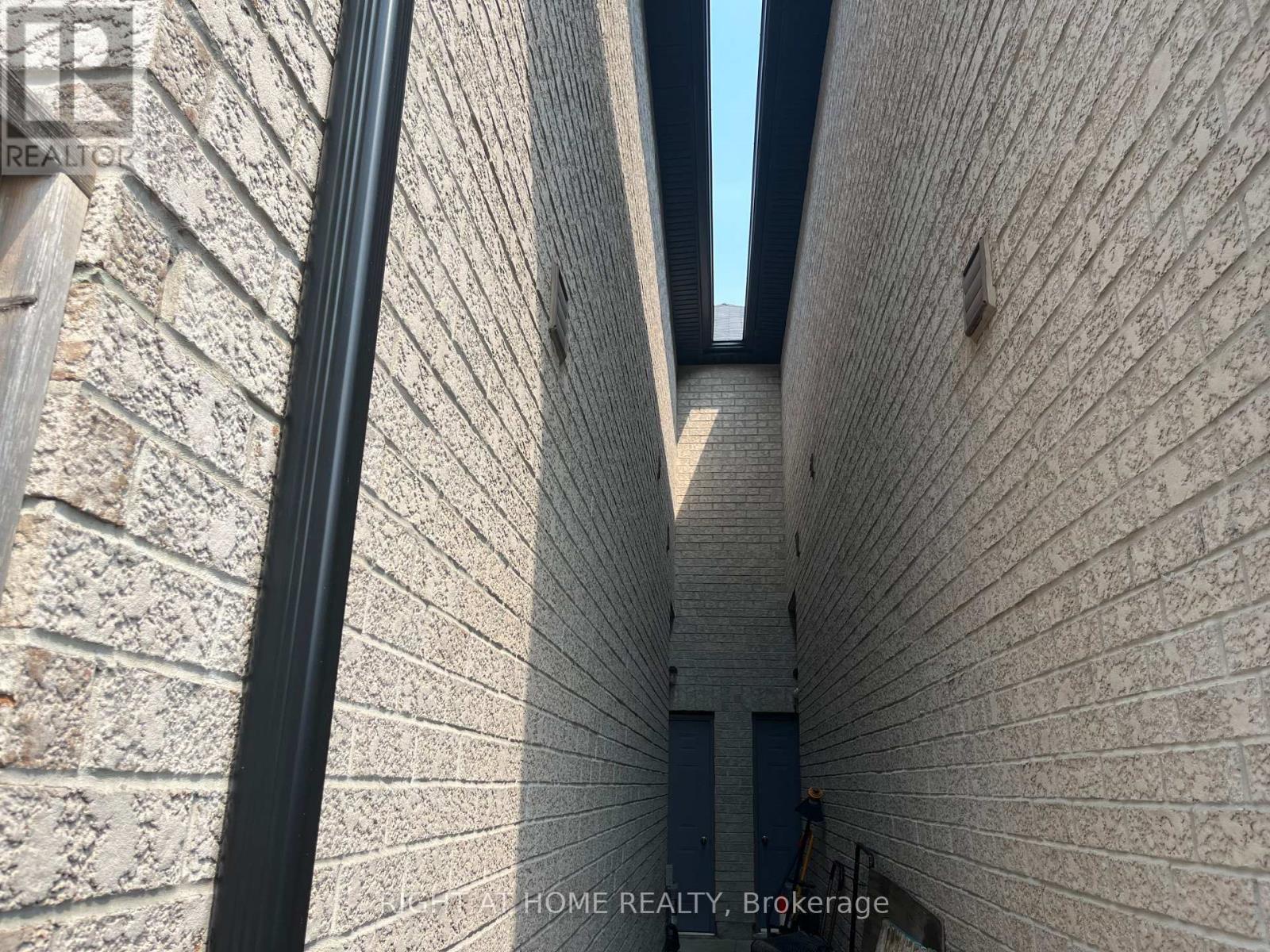 215 CANADA DRIVE - 45