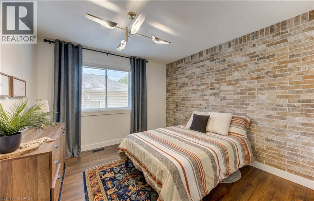 595 MAPLE Avenue N - Image 20