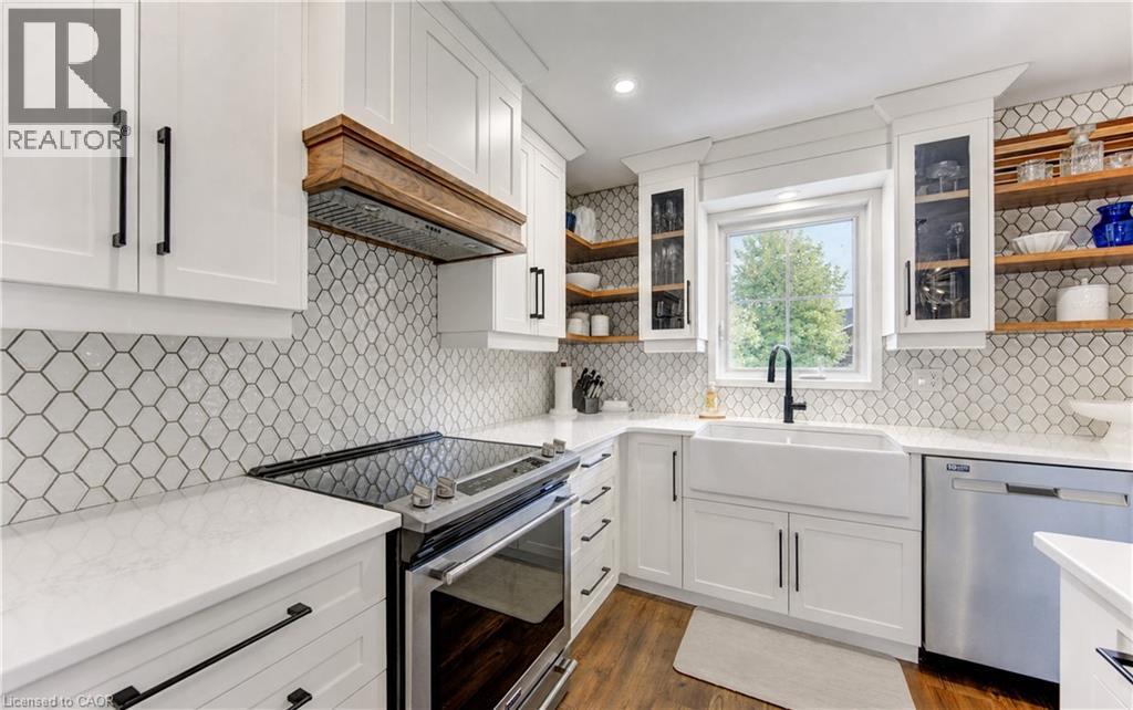 595 MAPLE Avenue N - Image 9