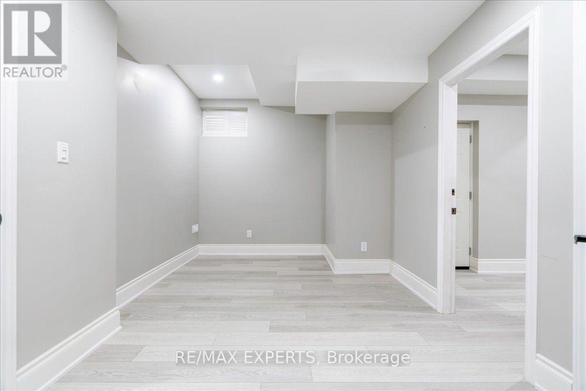 22 TRAVERS GATE - Image 33